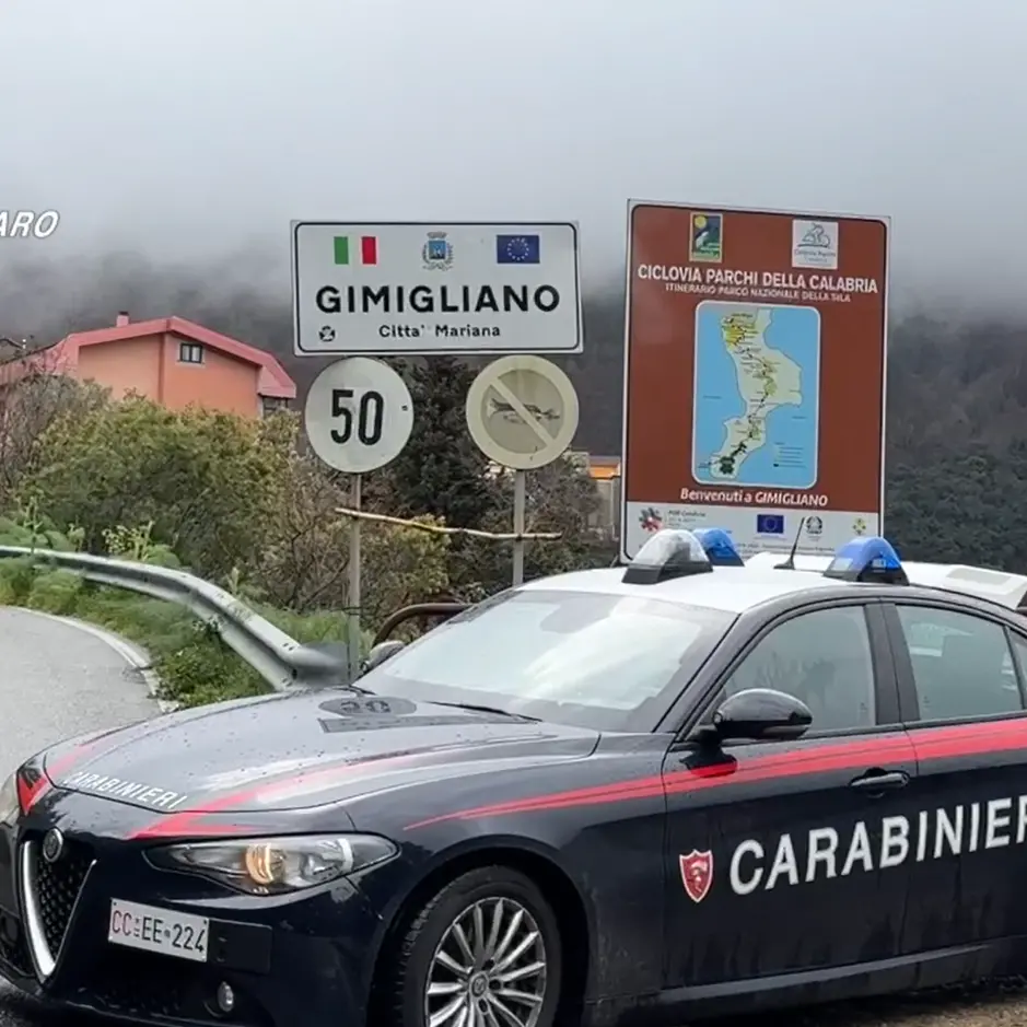 Tentata estorsione per mantenere i detenuti del clan, tre arresti. Le indagini partite dalla denuncia di due imprenditori\n