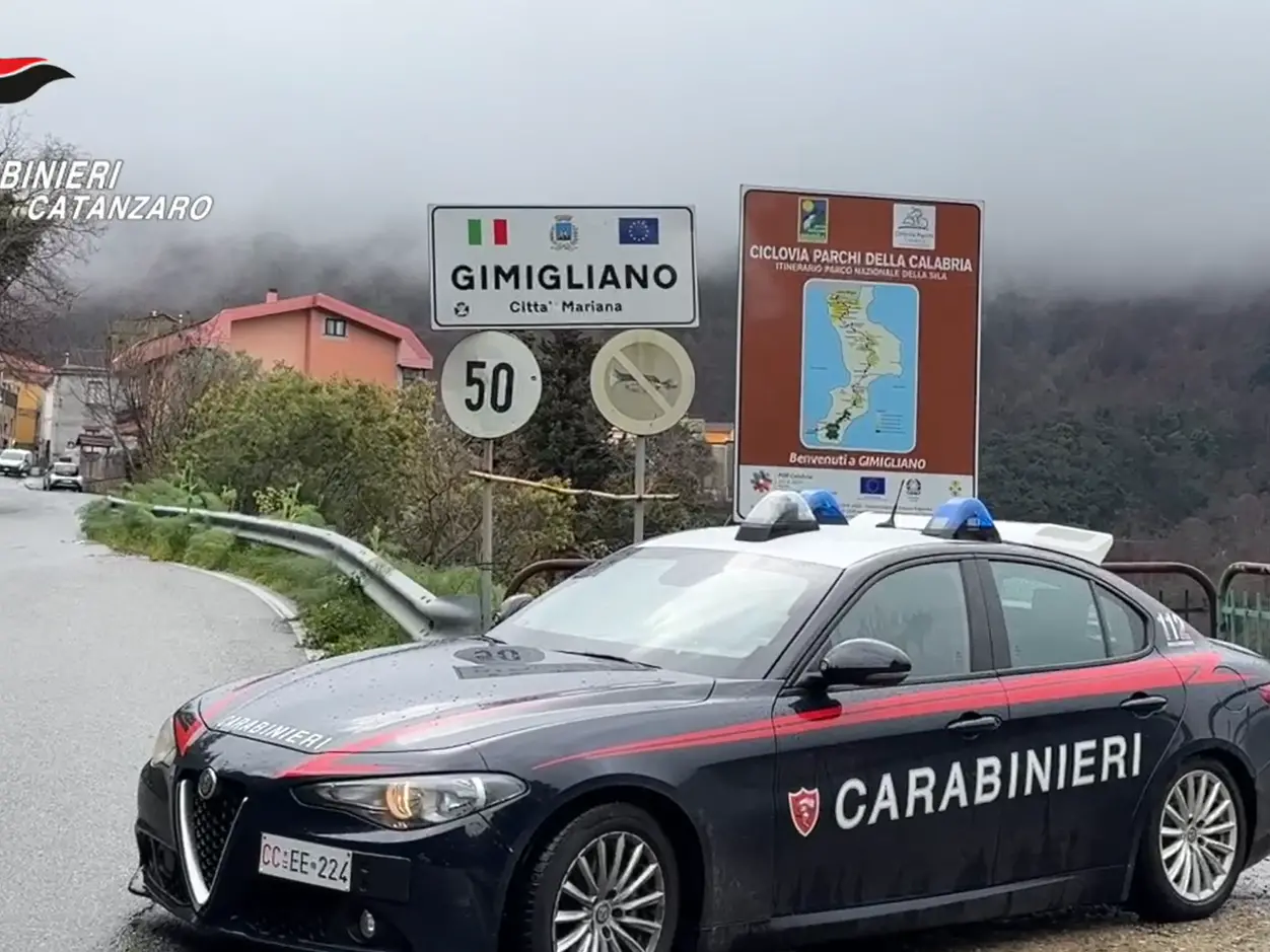 Tentata estorsione per mantenere i detenuti del clan, tre arresti. Le indagini partite dalla denuncia di due imprenditori