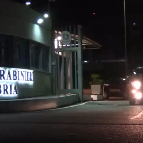 Tentante estorsioni per mantenere in carcere i detenuti delle cosche Catarisano di Borgia e Scalise di Decollatura, tre arresti\n