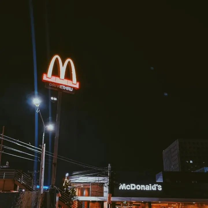 Italia sempre più “americana”: consumi, disuguaglianze e crisi sociale nel modello che cambia\n