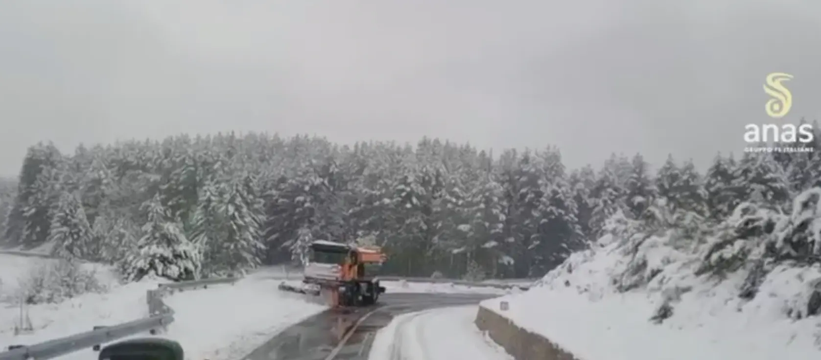 Maltempo in Calabria, neve e vento: Anas attiva i protocolli previsti dal Piano Neve\n