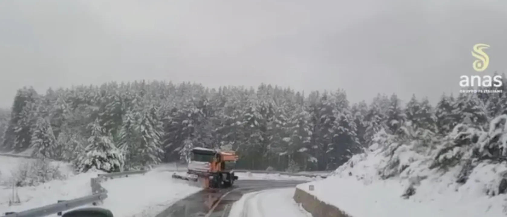 Maltempo in Calabria, neve e vento: Anas attiva i protocolli previsti dal Piano Neve\n