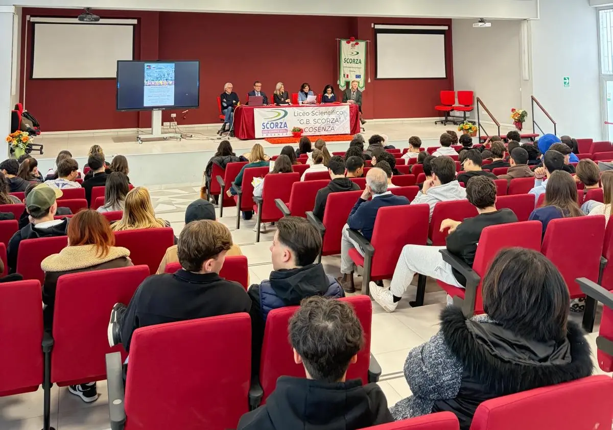 Il liceo scientifico Scorza di Cosenza e Libera “Sergio Cosmai” ricordano le vittime di mafia\n