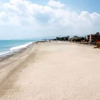 Siderno, fondi per le spiagge libere: finanziamento da 80mila euro per l’accessibilità\n