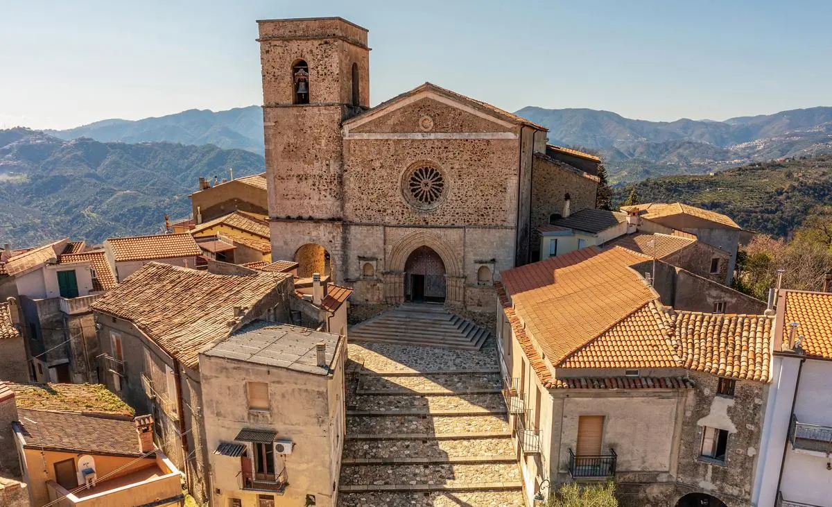 Falcone: «Inno alla mia Zagarise». La saggezza dell’età che assapora meglio i ricordi di giovinezza.