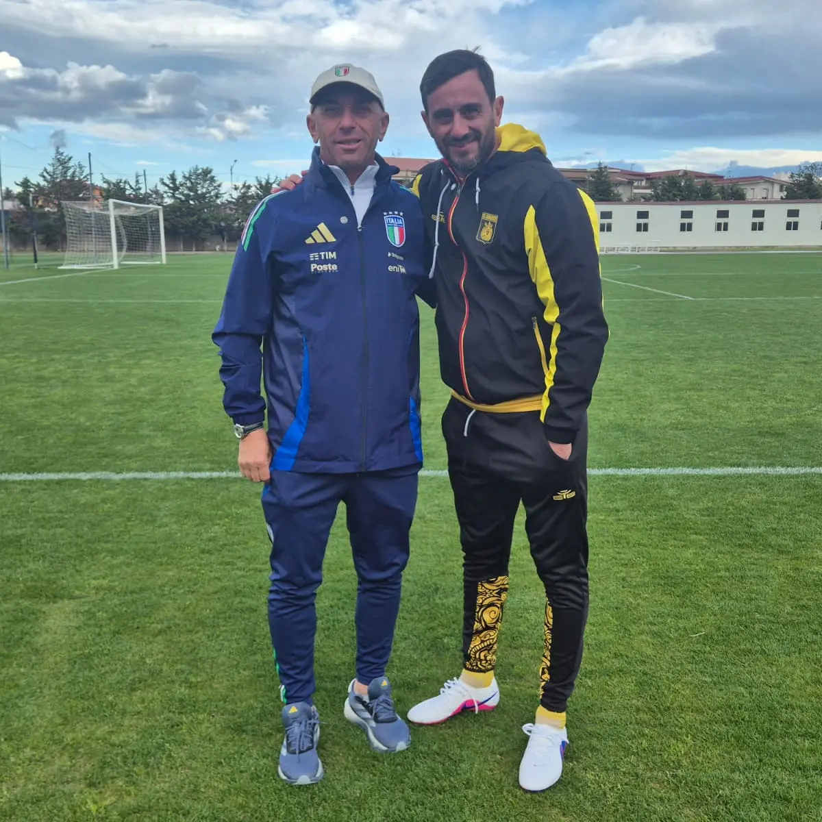 <p>Italia U19 in Calabria, visita speciale a Catanzaro: incontro tra il ct Bollini e mister Aquilani</p>