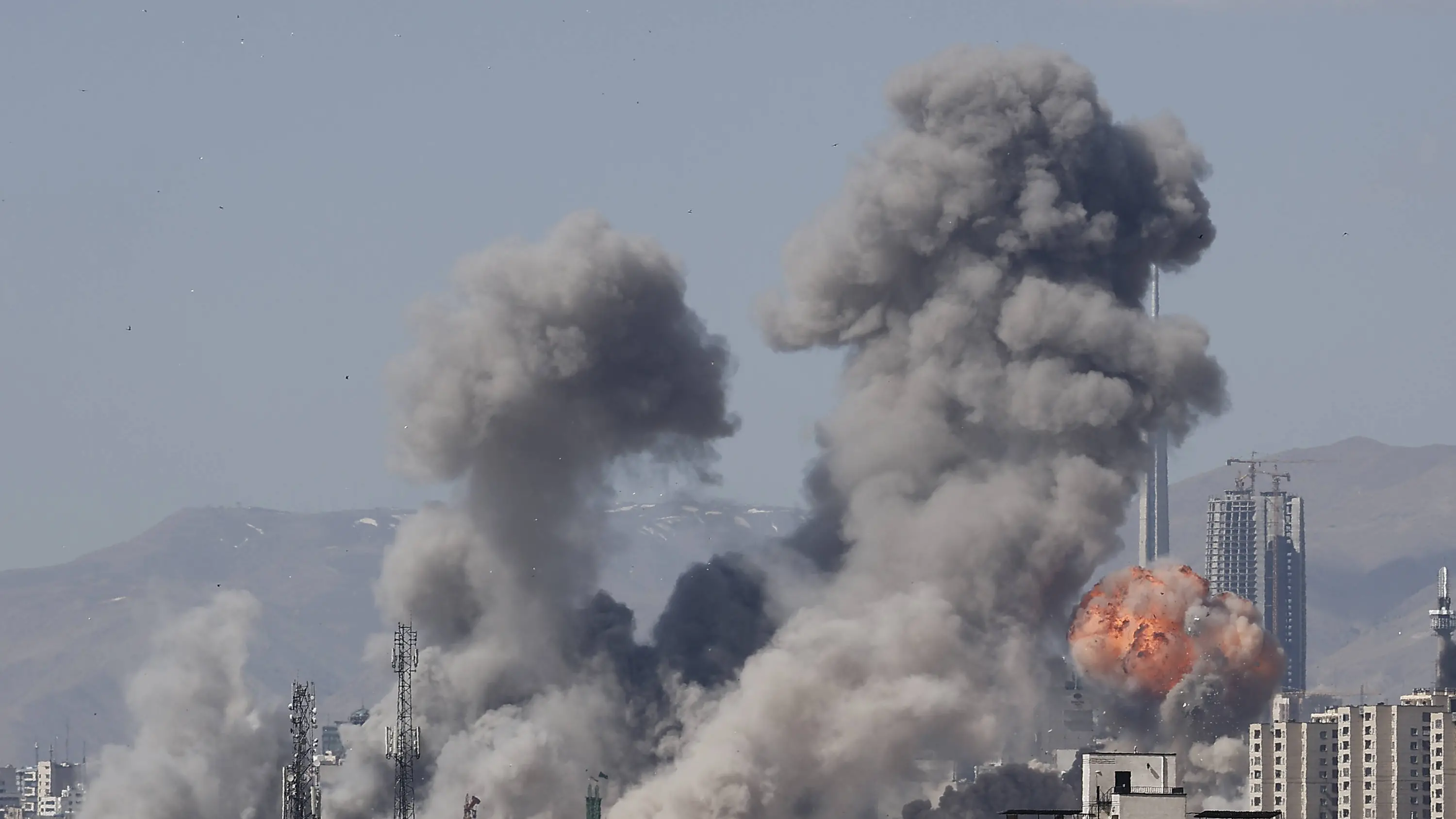 <p>Attacchi a Teheran (lacnews24.it)</p>\\n , AHMADVAND/SIPA