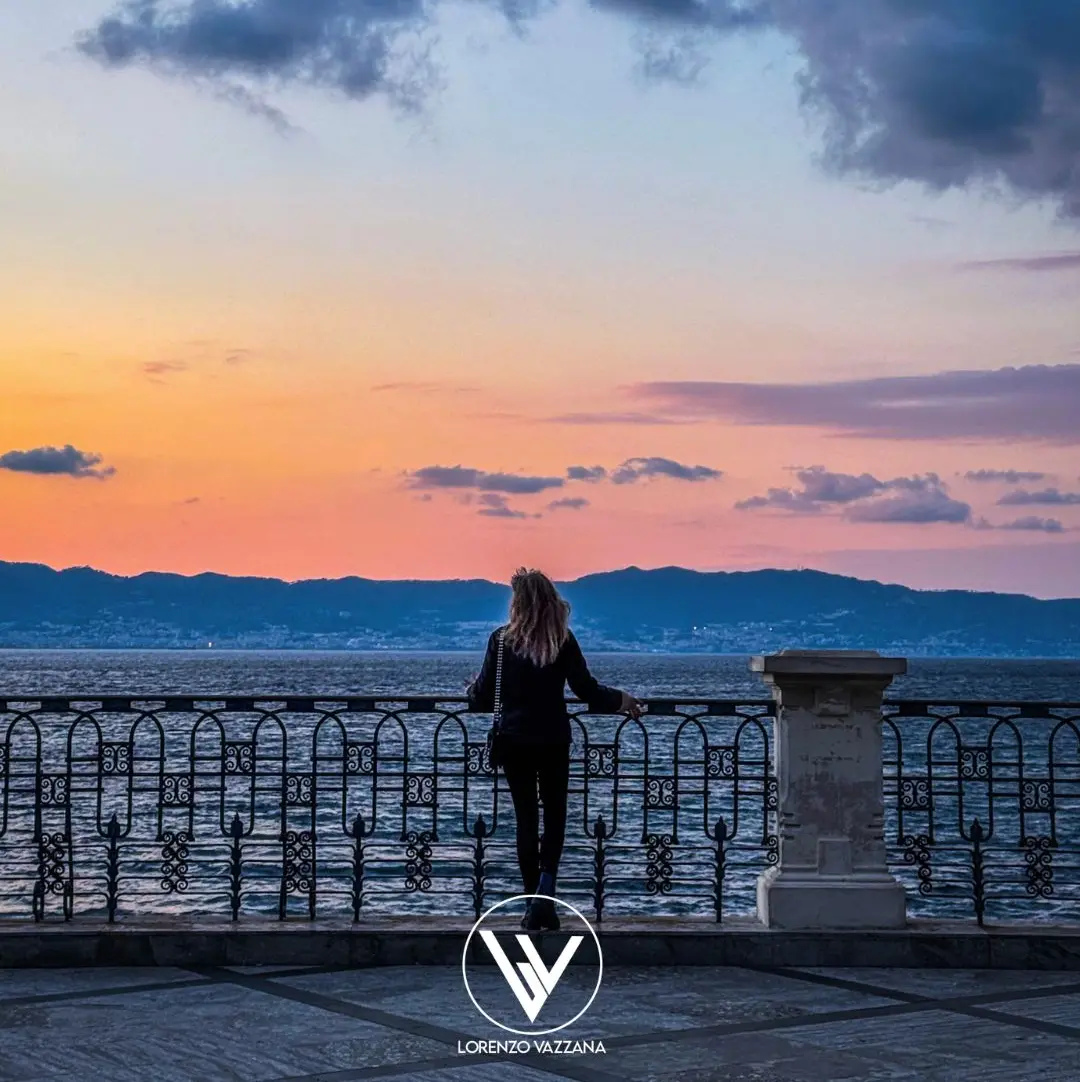 Sospesa tra mare e luce\n