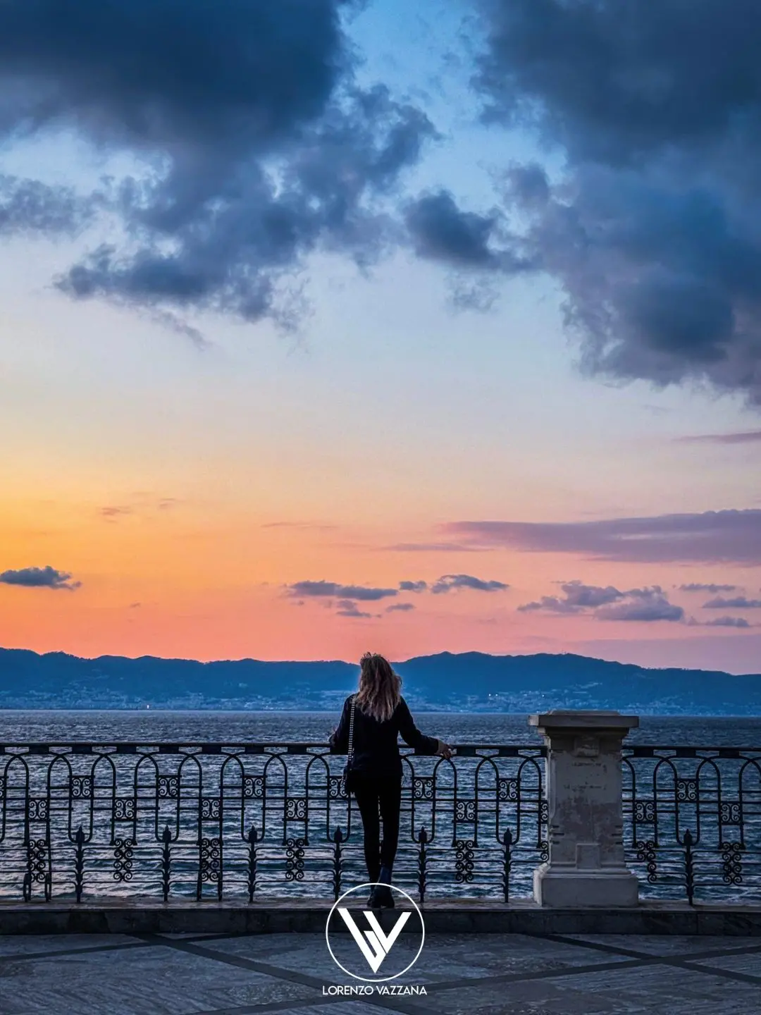 Sospesa tra mare e luce\n