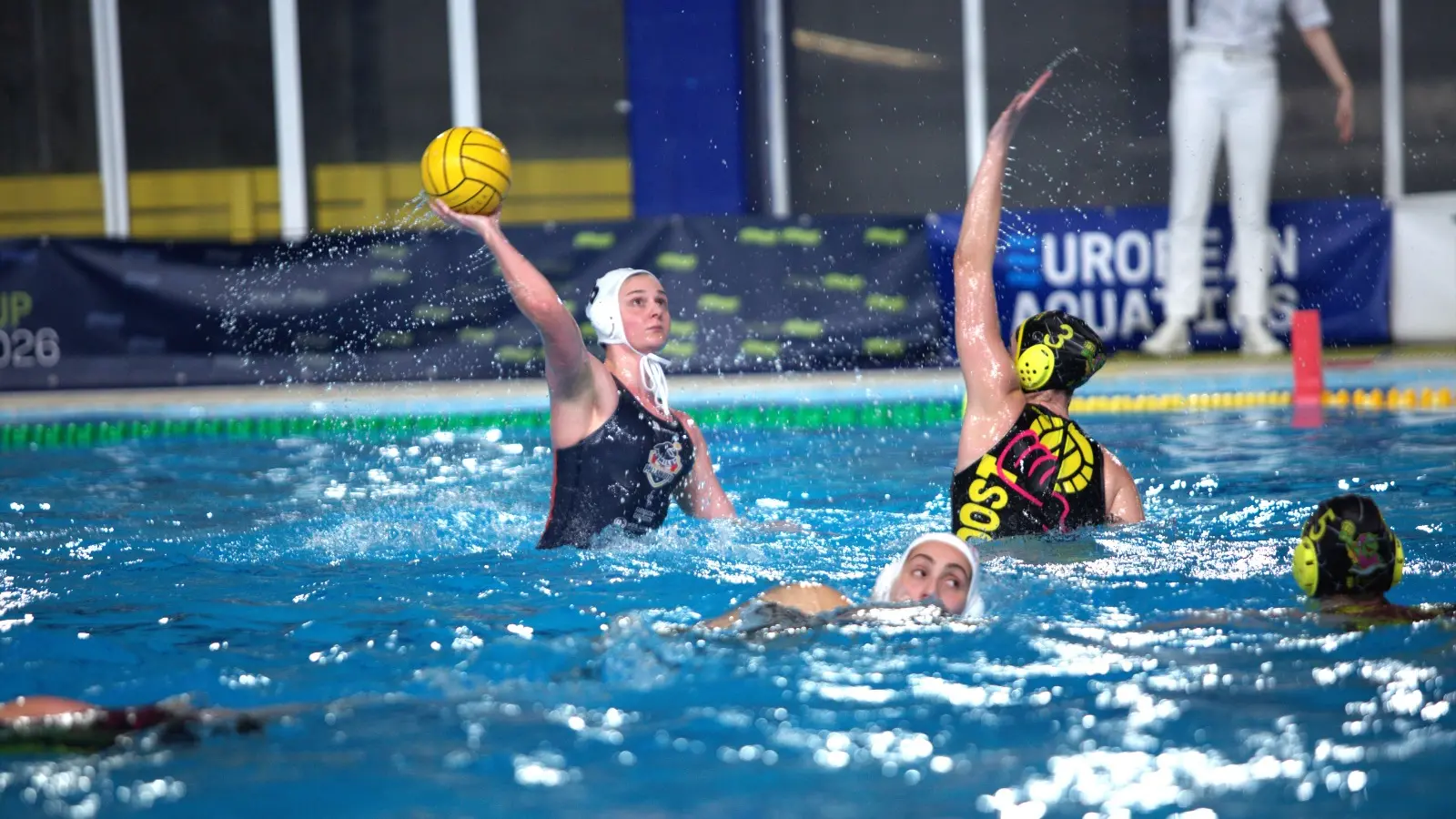 Pallanuoto, la Smile Cosenza vola in semifinale di Conference Cup: tre vittorie su tre per le rossoblù\u00A0\n