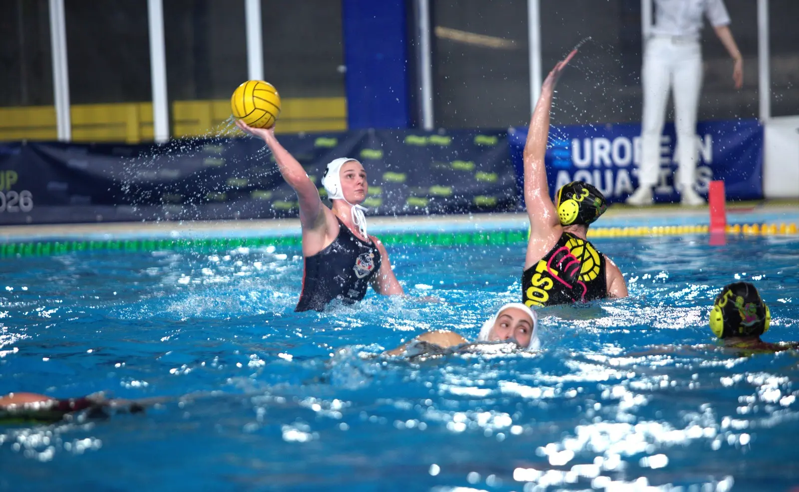 Pallanuoto, la Smile Cosenza vola in semifinale di Conference Cup: tre vittorie su tre per le rossoblù\u00A0\n