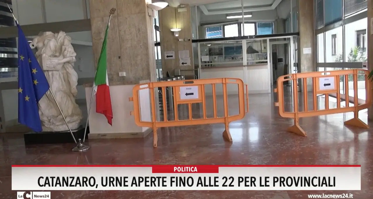 Catanzaro, urne aperte fino alle 22 per le Provinciali