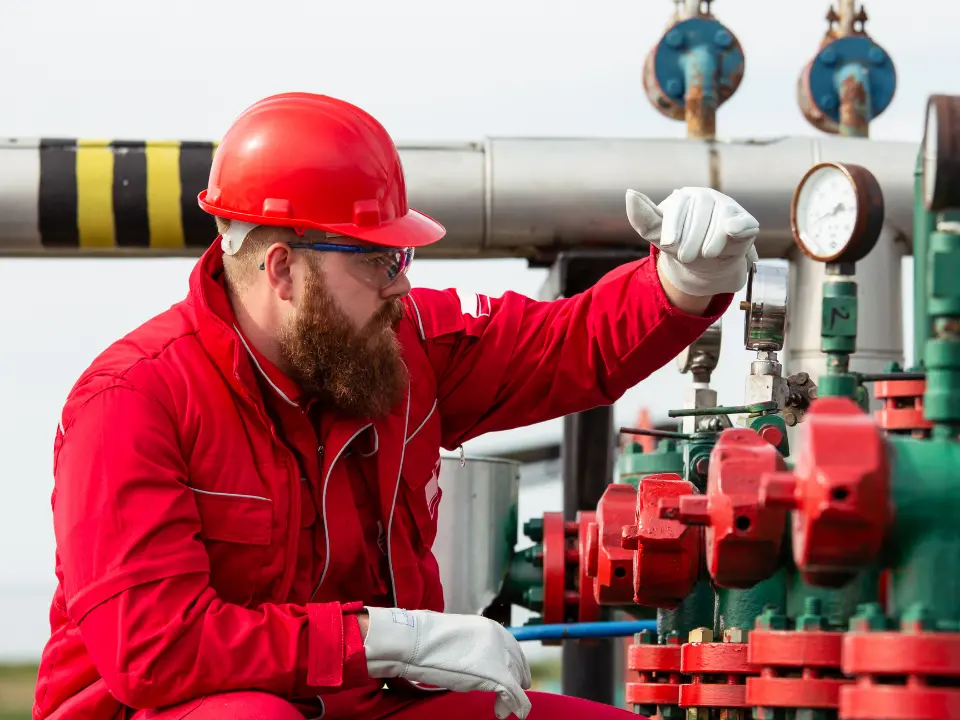 Lo scontro tra Comune di Vibo e Meridionale Petroli preoccupa i sindacati: «Troppe tensioni, serve confronto vero»