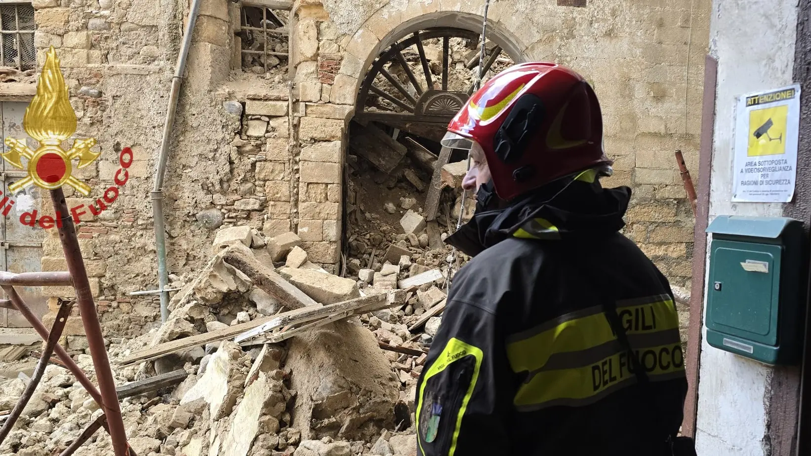 «L’ennesimo crollo a Cosenza vecchia non è una fatalità. È\u00A0giunto il momento delle scelte»\n