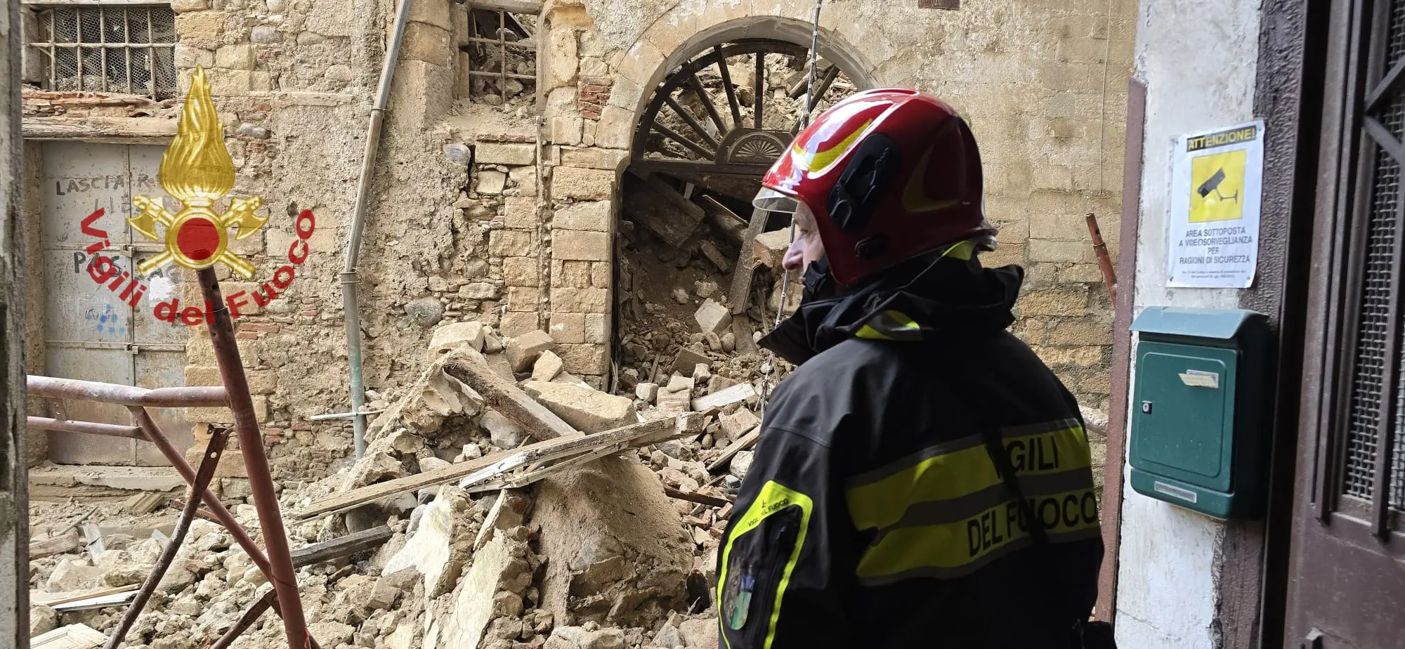 «L’ennesimo crollo a Cosenza vecchia non è una fatalità. È\u00A0giunto il momento delle scelte»\n