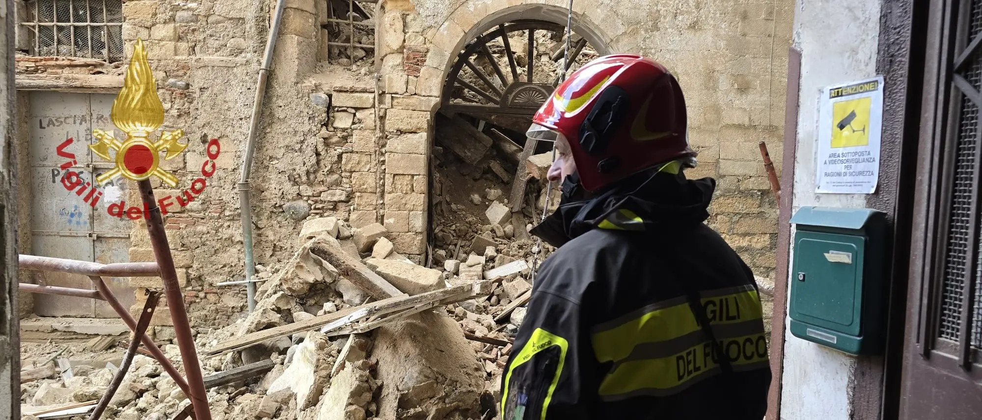 «L’ennesimo crollo a Cosenza vecchia non è una fatalità. È\u00A0giunto il momento delle scelte»\n