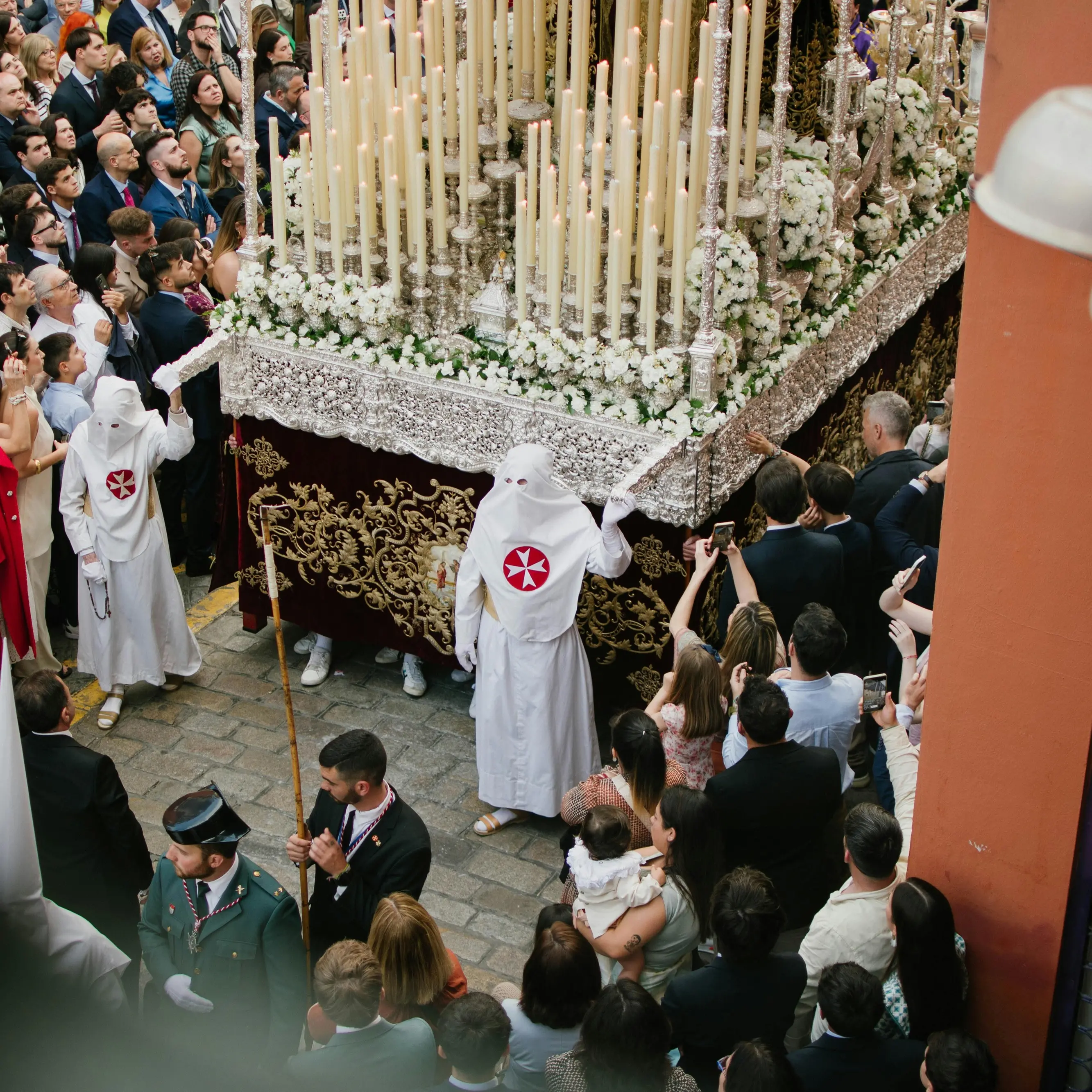 Settimana Santa nel mondo, riti e tradizioni tra fede e mistero che ancora oggi sorprendono\n