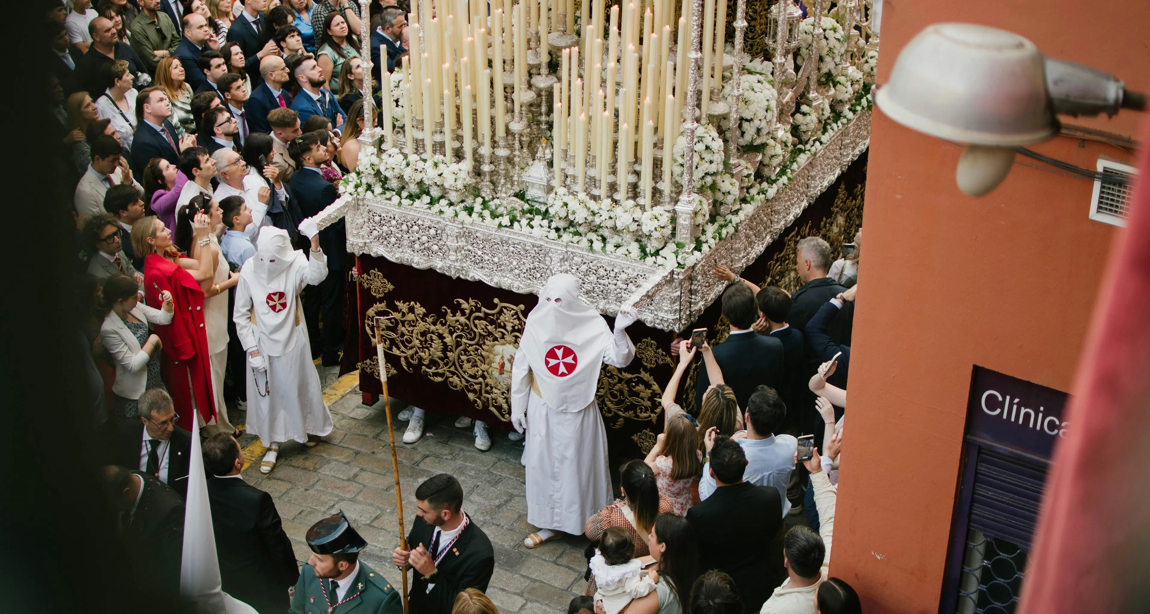 Settimana Santa nel mondo, riti e tradizioni tra fede e mistero che ancora oggi sorprendono\n