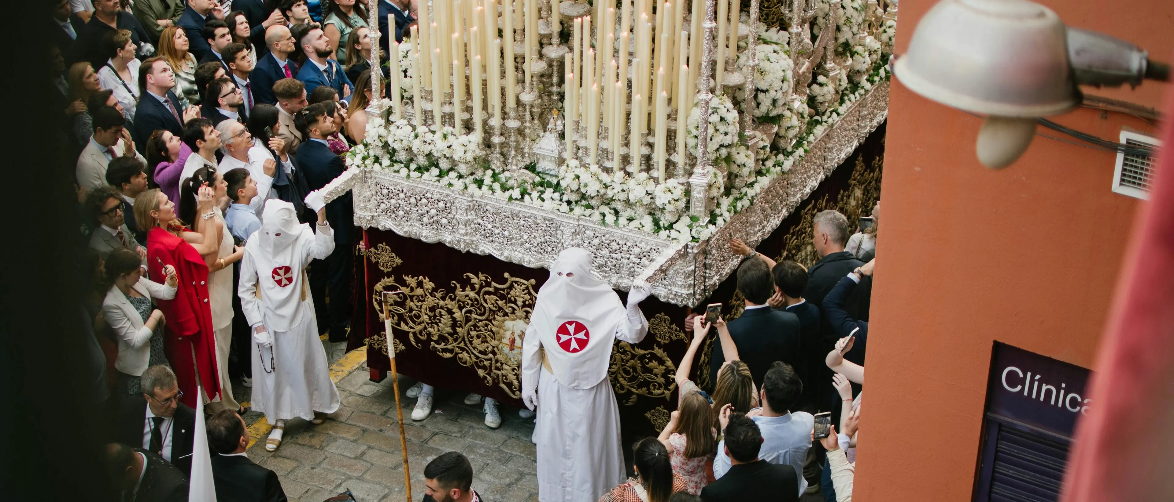 Settimana Santa nel mondo, riti e tradizioni tra fede e mistero che ancora oggi sorprendono\n