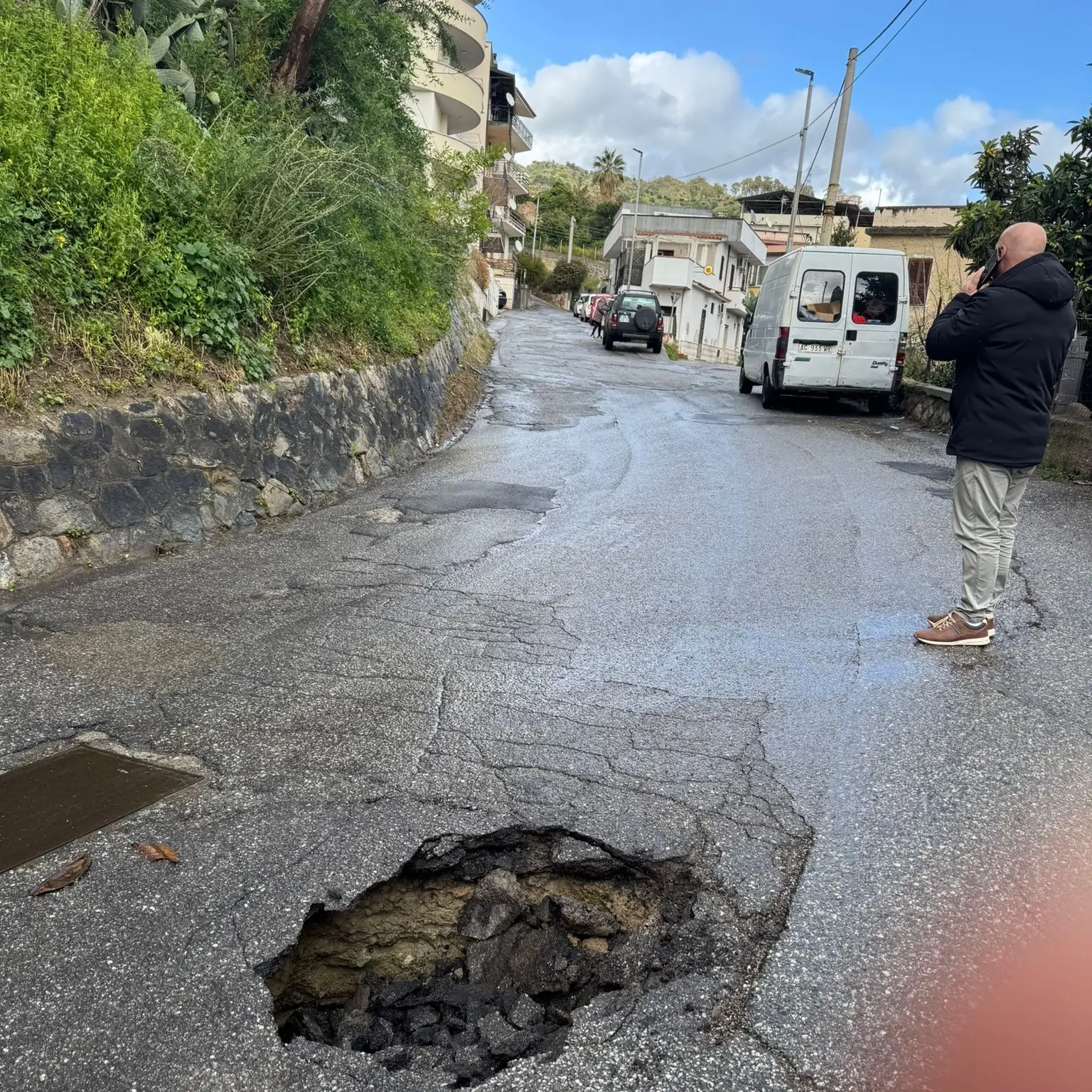 Vito, nuova voragine e allarme sicurezza: Cardia e D’Agostino denunciano l’assenza di interventi strutturali e chiedono soluzioni definitive\n