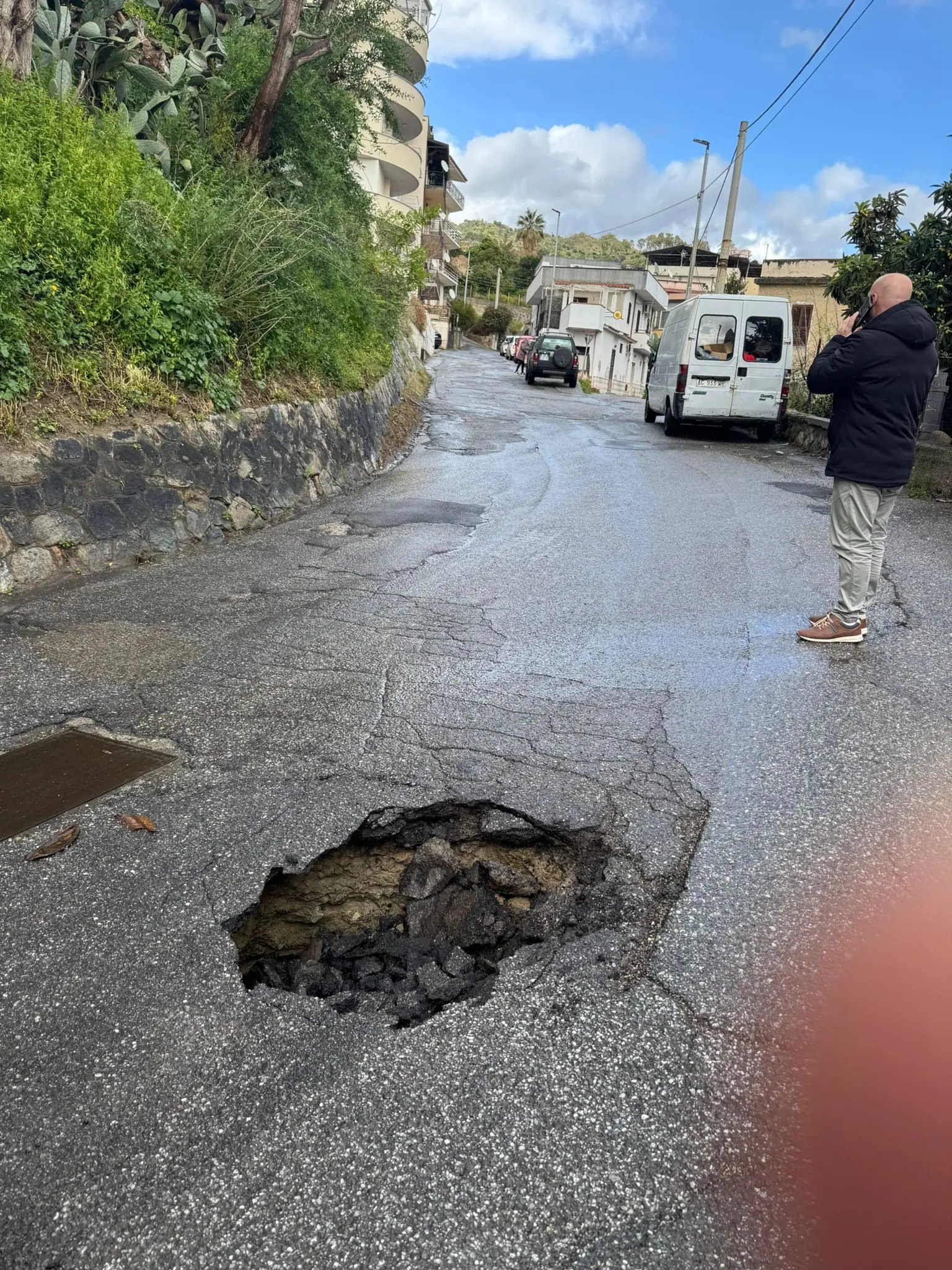 Vito, nuova voragine e allarme sicurezza: Cardia e D’Agostino denunciano l’assenza di interventi strutturali e chiedono soluzioni definitive\n