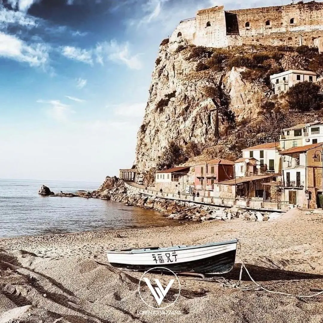 Sospesa tra mare e sogno\n