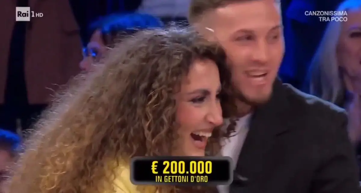 Affari Tuoi, Iside da Reggio Calabria cambia il suo pacco con quello nero e vince 200 mila euro\n