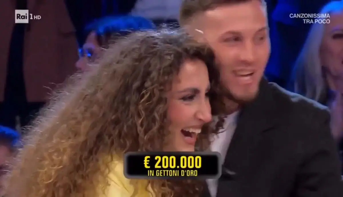 Affari Tuoi, Iside da Reggio Calabria cambia il suo pacco con quello nero e vince 200 mila euro\n