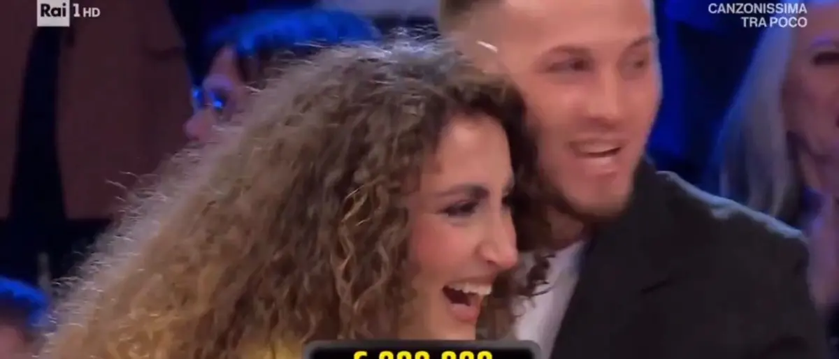 Affari Tuoi, Iside da Reggio Calabria cambia il suo pacco con quello nero e vince 200 mila euro\n