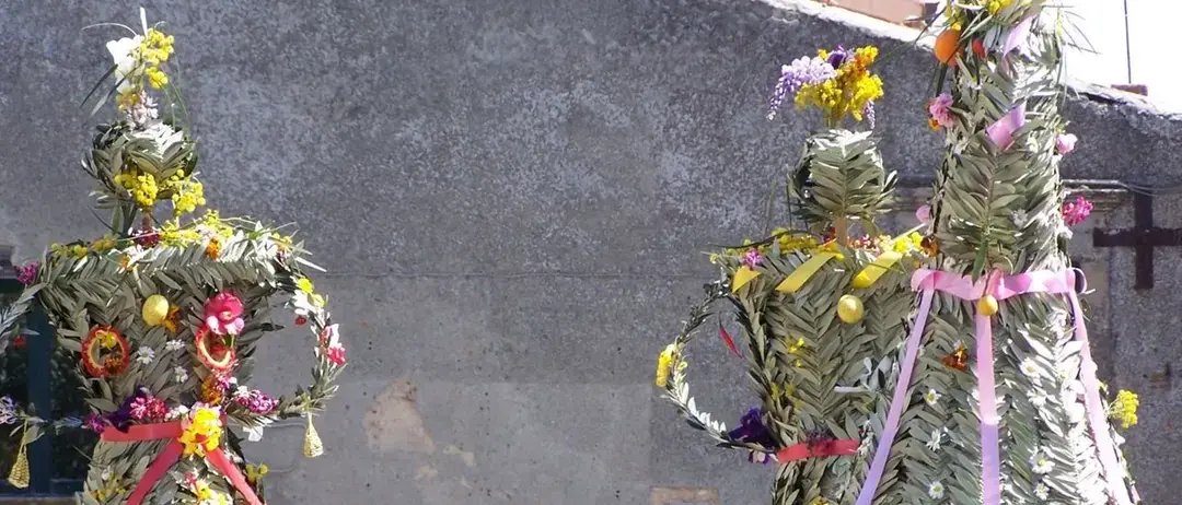 Il Sud che mastica ancora le sue divinità nella Domenica delle Palme, il rito delle Pupazze rivive a Bova\n