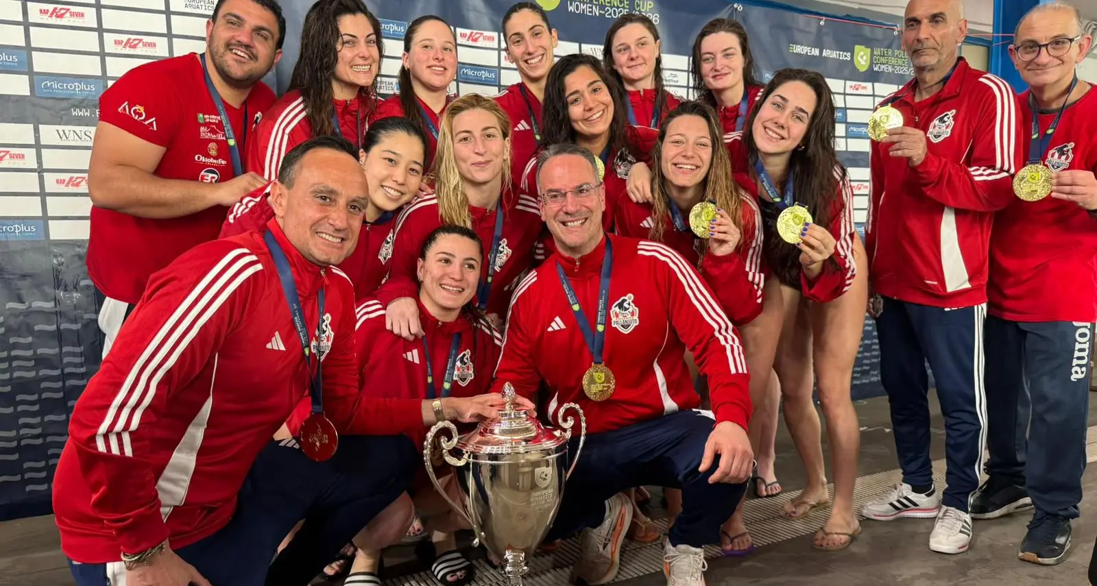 <p>La Smile Pallanuoto Cosenza trionfa ad Atene: è<span style=\"color:hsl(0, 75%, 60%);\"> Campione d’Europa femminile</span></p>