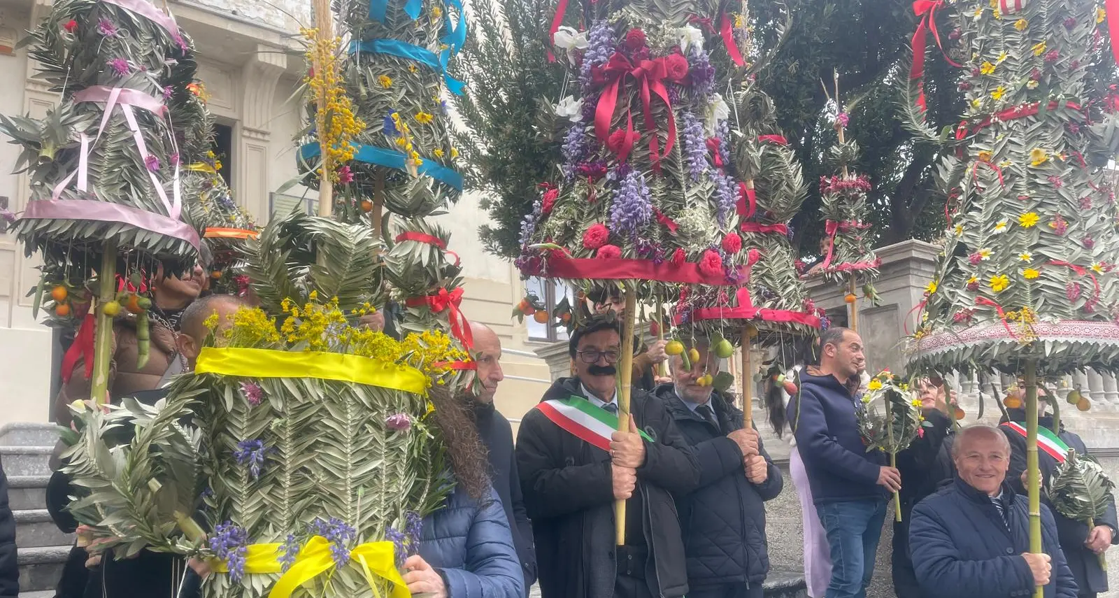 Bova, la Domenica delle Palme rinnova il rito millenario delle Persefoni e accende l’attenzione internazionale\n