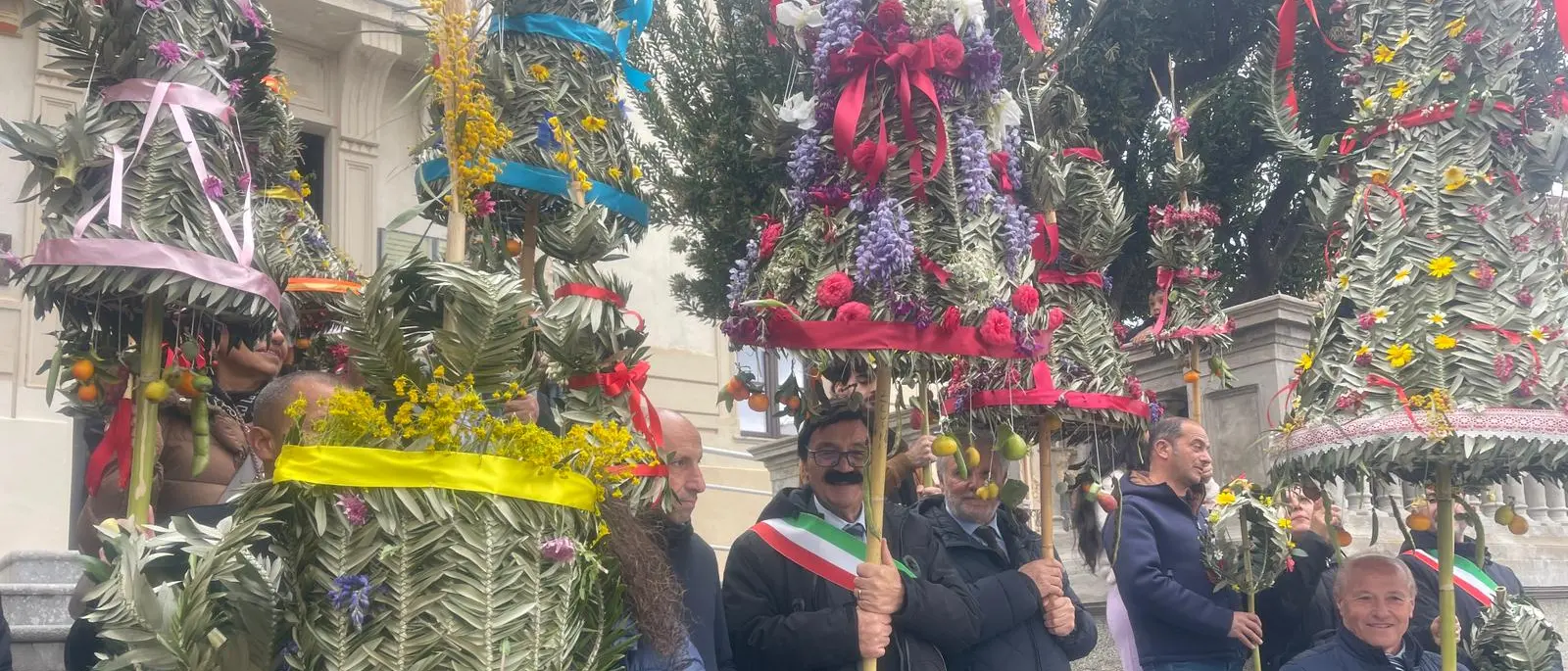 Bova, la Domenica delle Palme rinnova il rito millenario delle Persefoni e accende l’attenzione internazionale\n