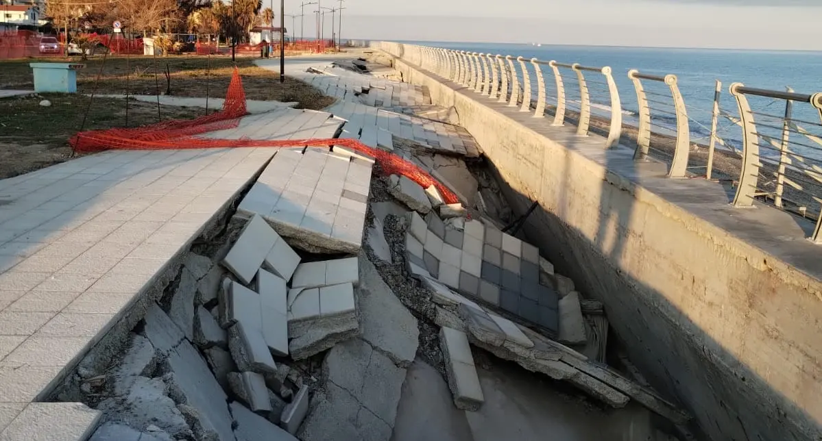 Caulonia, il Comune chiede alla Regione interventi straordinari per il lungomare\n