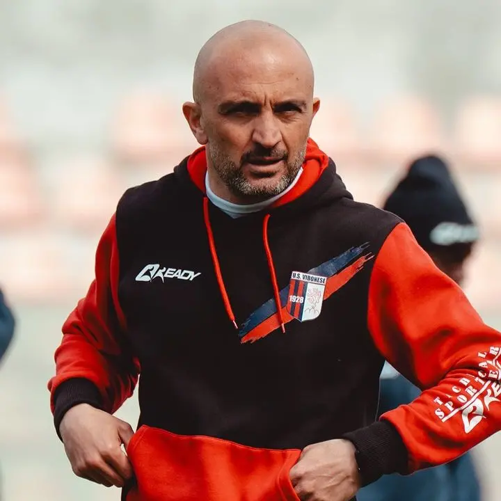 Blitz salvezza della Vibonese,\u00A0Fanello: «Vittoria meritata, ma davanti abbiamo l’Everest»\n