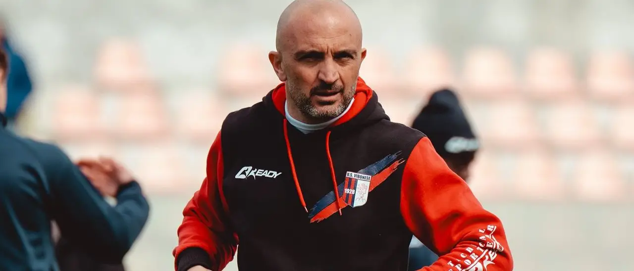 Blitz salvezza della Vibonese,\u00A0Fanello: «Vittoria meritata, ma davanti abbiamo l’Everest»\n