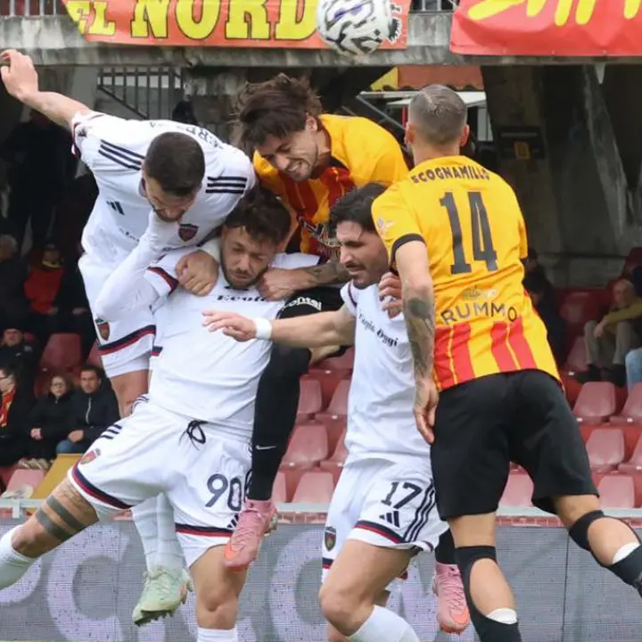 Cosenza, sul terzo posto incombe il caso Trapani: i lupi tifano “granata”\n