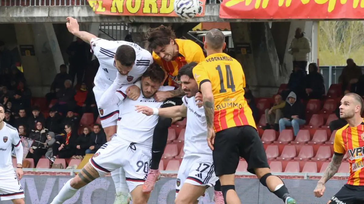 Il gol di Beretta a Benevento (foto Fb Cosenza Calcio)