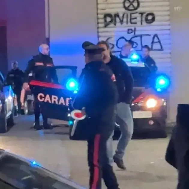 Agguato a Morfò, l’autore del tentato omicidio ha sparato con la pistola nascosta nel cappotto\n