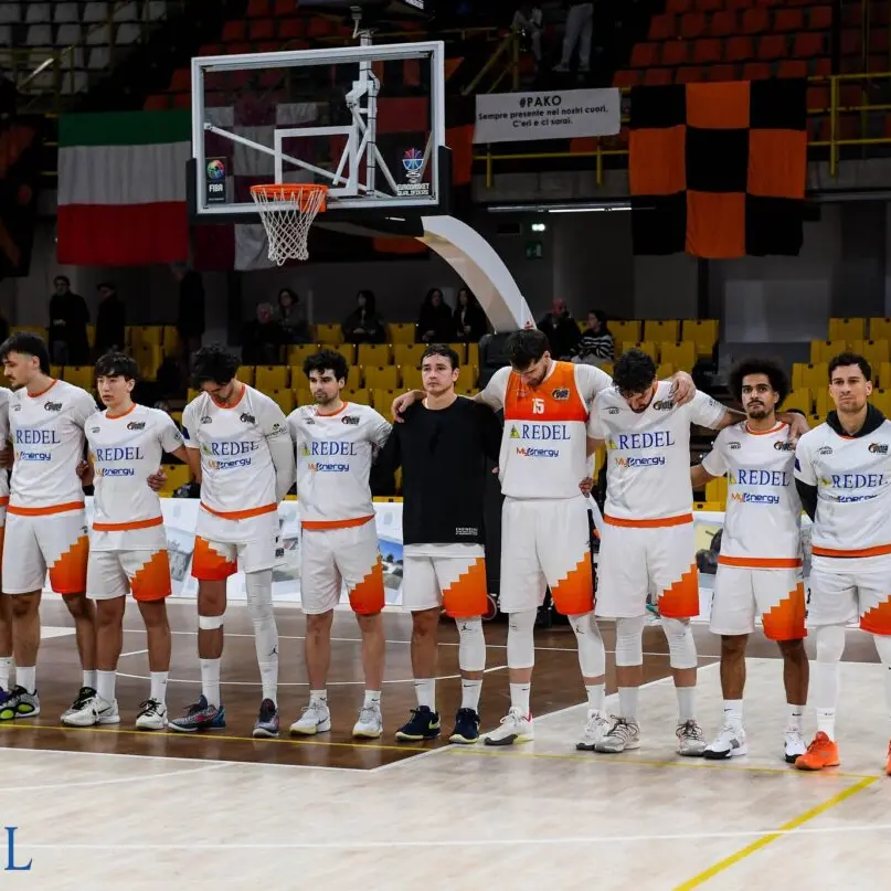 Basket, la Redel Reggio Calabria cade nel derby dello Stretto: Messina vince ai supplementari\n