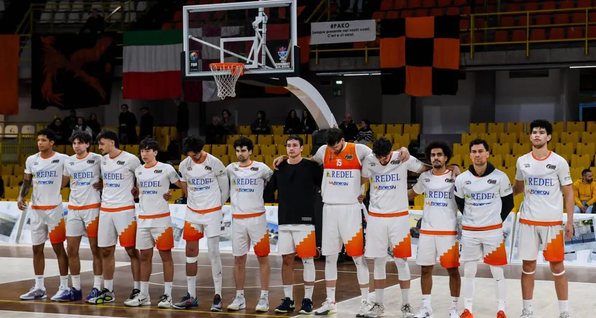 Basket, la Redel Reggio Calabria cade nel derby dello Stretto: Messina vince ai supplementari\n