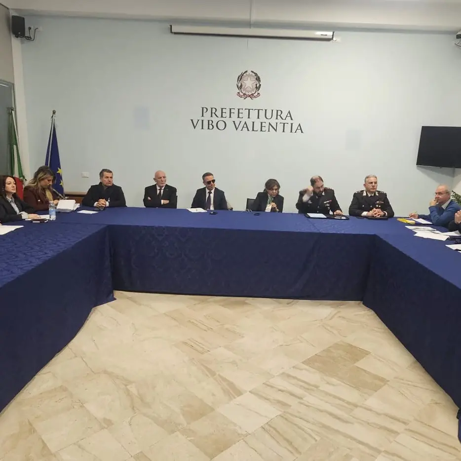 “Mare verde” a Nicotera, incontro in Prefettura con il procuratore Falvo:\u00A0«Lotta all’inquinamento priorità assoluta»\n