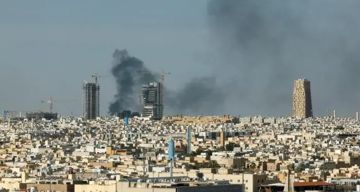 La Spagna chiude lo spazio aereo ai voli coinvolti nella guerra. Sale ancora il prezzo del petrolio\n