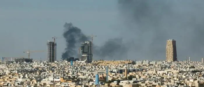 La Spagna chiude lo spazio aereo ai voli coinvolti nella guerra. Sale ancora il prezzo del petrolio\n