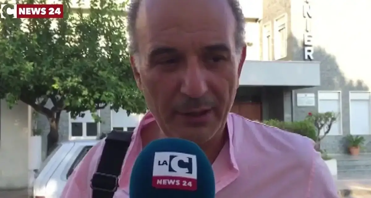 La gestione dell'emergenza randagismo spinge il sindaco di Camini a rassegnare le dimissioni: «Istituzioni latitanti»