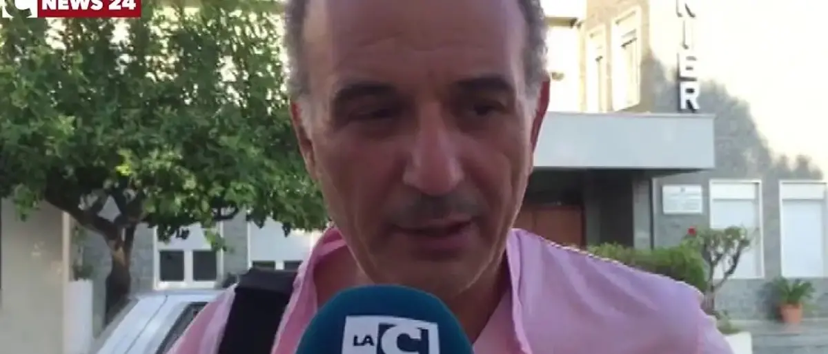 La gestione dell'emergenza randagismo spinge il sindaco di Camini a rassegnare le dimissioni: «Istituzioni latitanti»