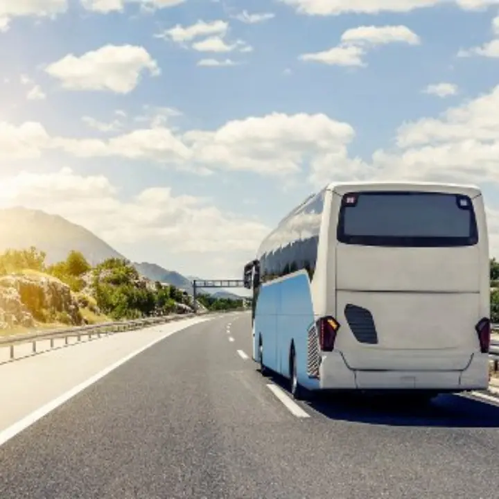 <p>Prezzi alle stelle per tornare in Calabria a Pasqua: +112% sulla tratta Roma-Cosenza in pullman</p>