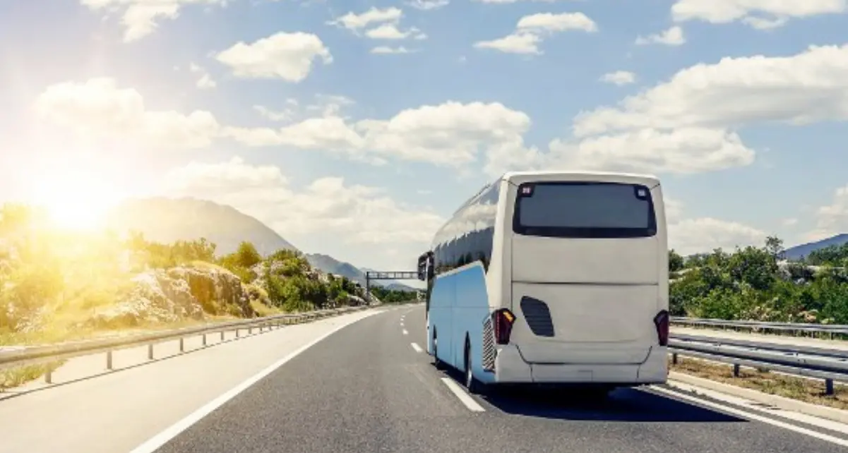 Prezzi alle stelle per tornare in Calabria a Pasqua: +112% sulla tratta Roma-Cosenza in pullman\n