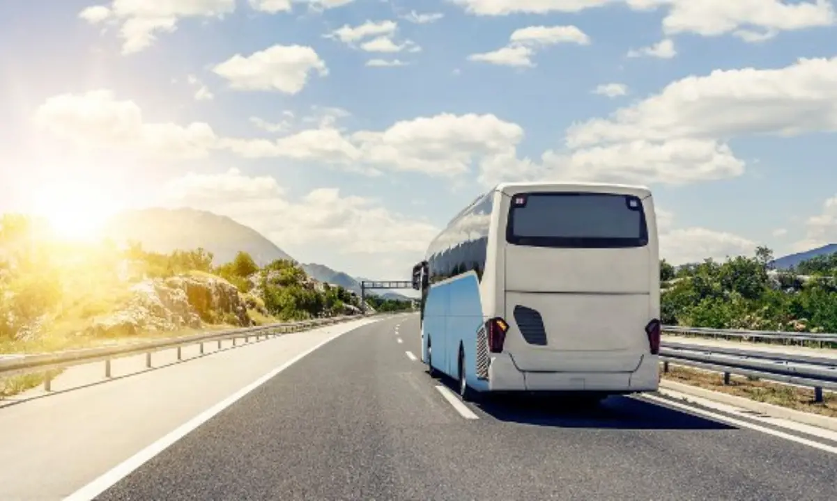 Prezzi alle stelle per tornare in Calabria a Pasqua: +112% sulla tratta Roma-Cosenza in pullman\n