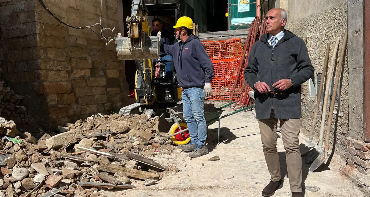 Cosenza, Palazzo dei Bruzi a Bilotti e Telesio: «Inesattezze sul centro storico e crolli»\n
